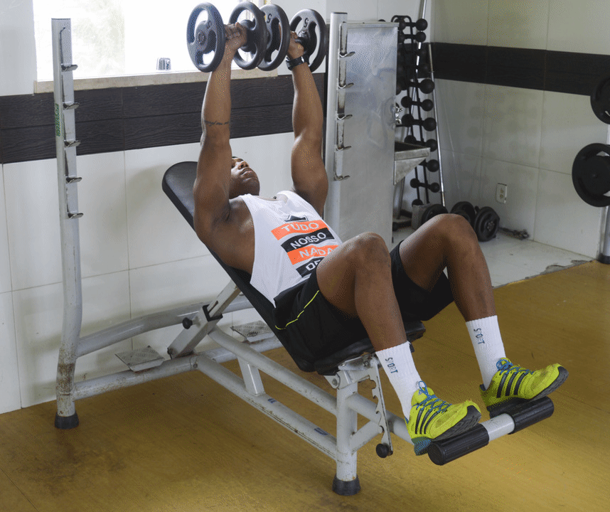 Supino inclinado halter